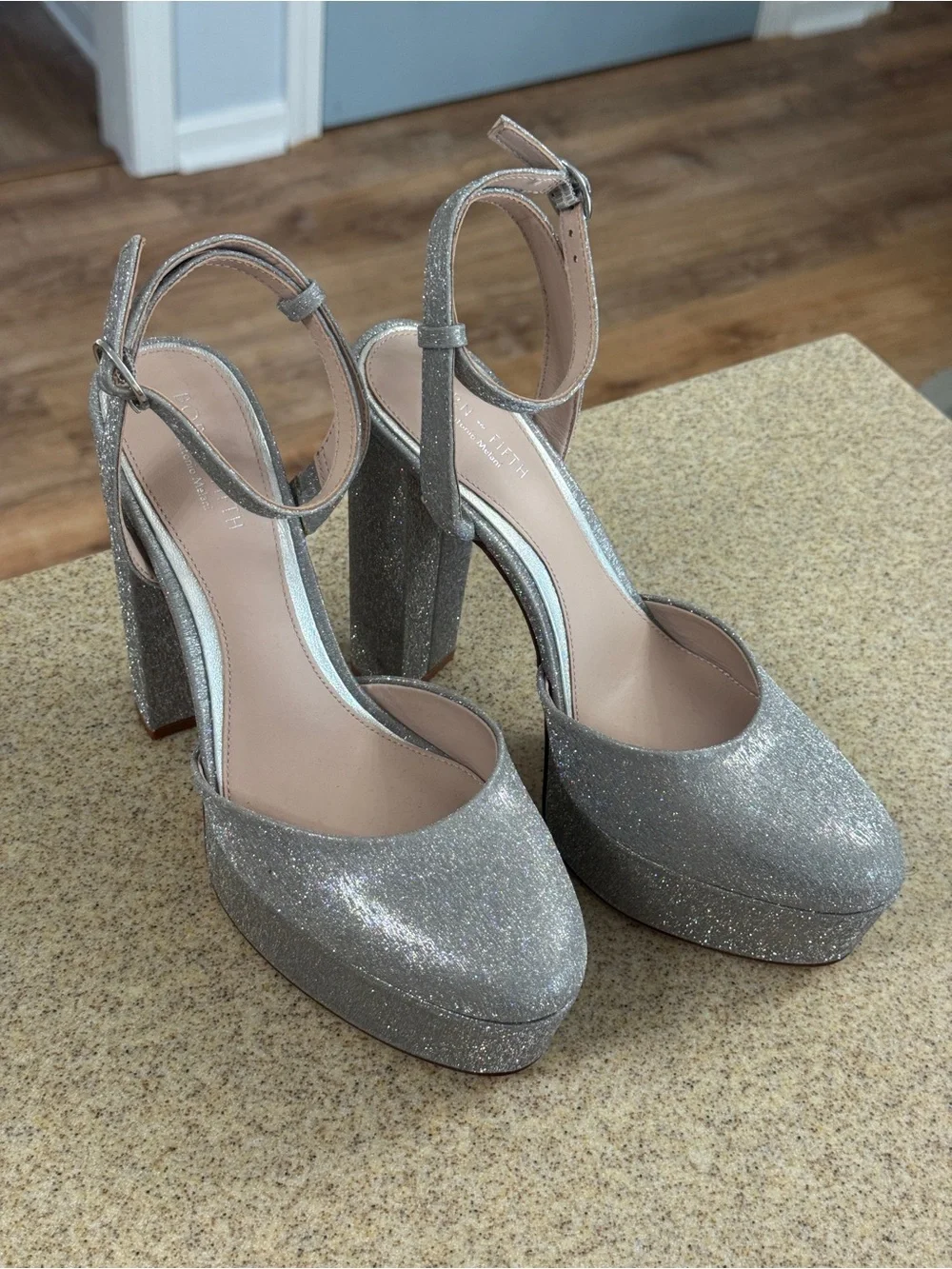 Born On Fifth Antonio Melani Silver Glitter Sparkle Platform Heels 8.5 New $129